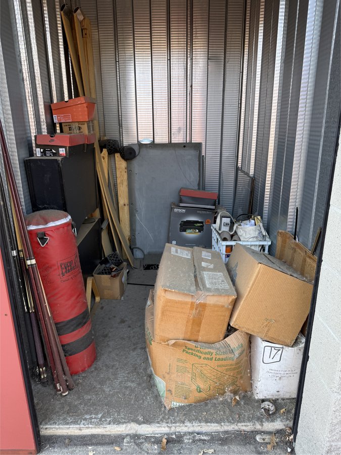 5 x 8 storage unit in Novi, MI