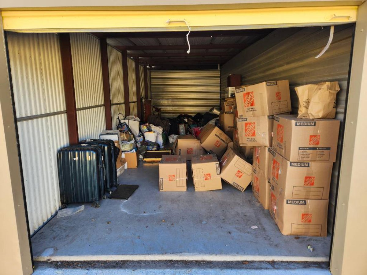 10 x 30 storage unit in St Petersburg, FL