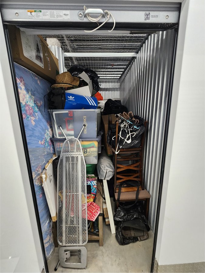 5 x 9 storage unit in Garden City, NY