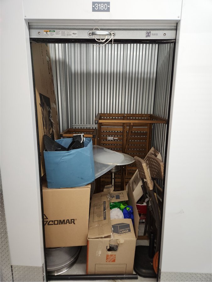 5 x 5 storage unit in Garden City, NY