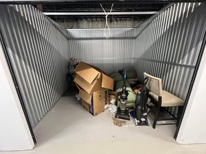 10 x 10 storage unit in Launderhill, FL