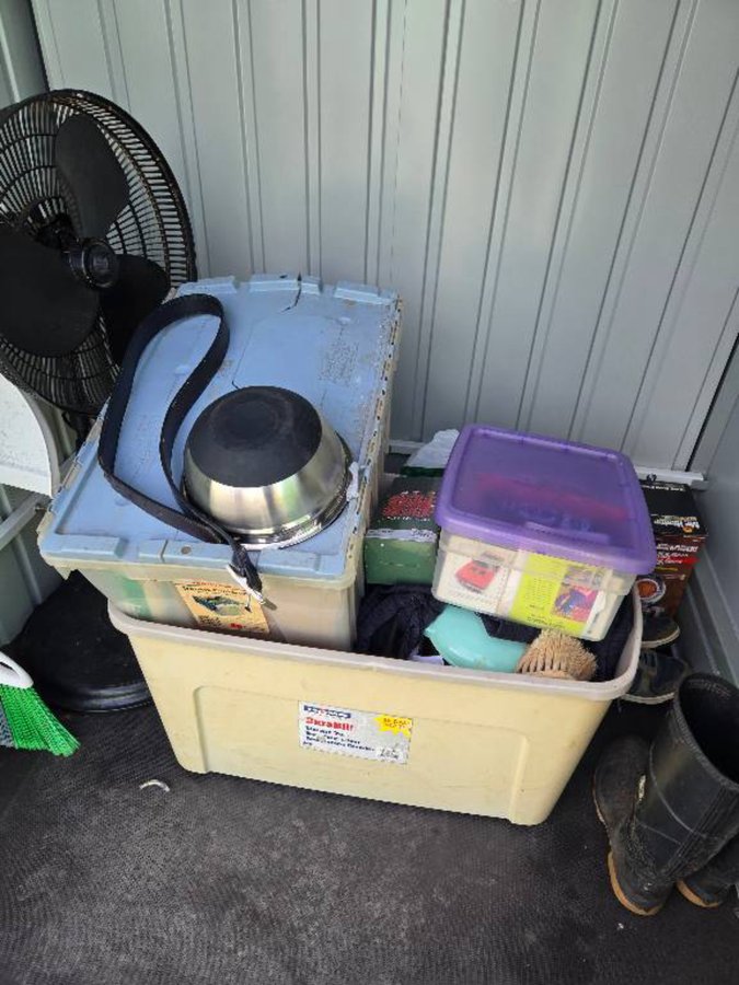 5 x 4 storage unit in Belleville, MI