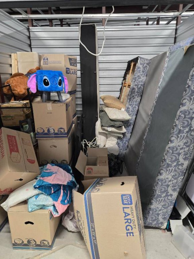 10 x 10 storage unit in Arlington, TX