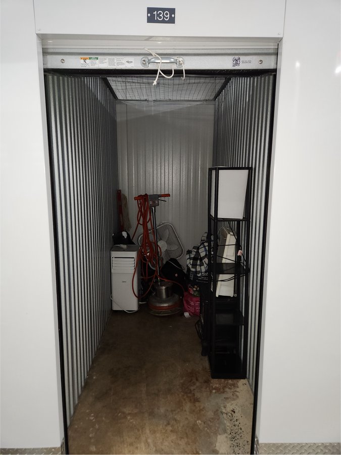 4 x 9 storage unit in Garden City, NY
