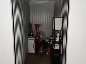 4 x 9 storage unit in Garden City, NY