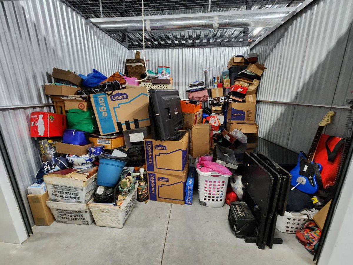 10 x 10 storage unit in St Petersburg, FL