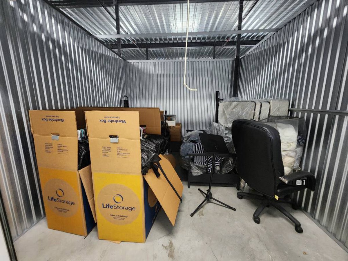 10 x 10 storage unit in St Petersburg, FL