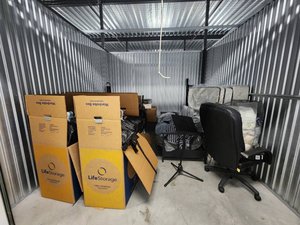 10 x 10 storage unit in St Petersburg, FL