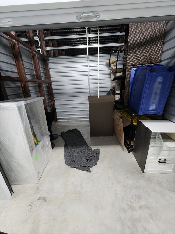 10 x 10 storage unit in Lakeland, FL