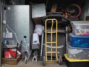 10 x 10 storage unit in Lancaster, CA
