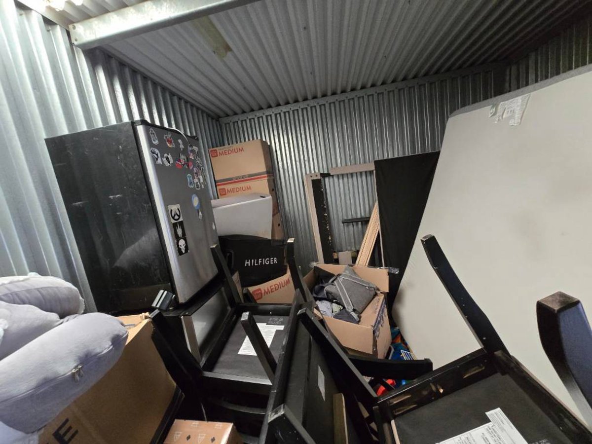 10 x 10 storage unit in Lancaster, CA