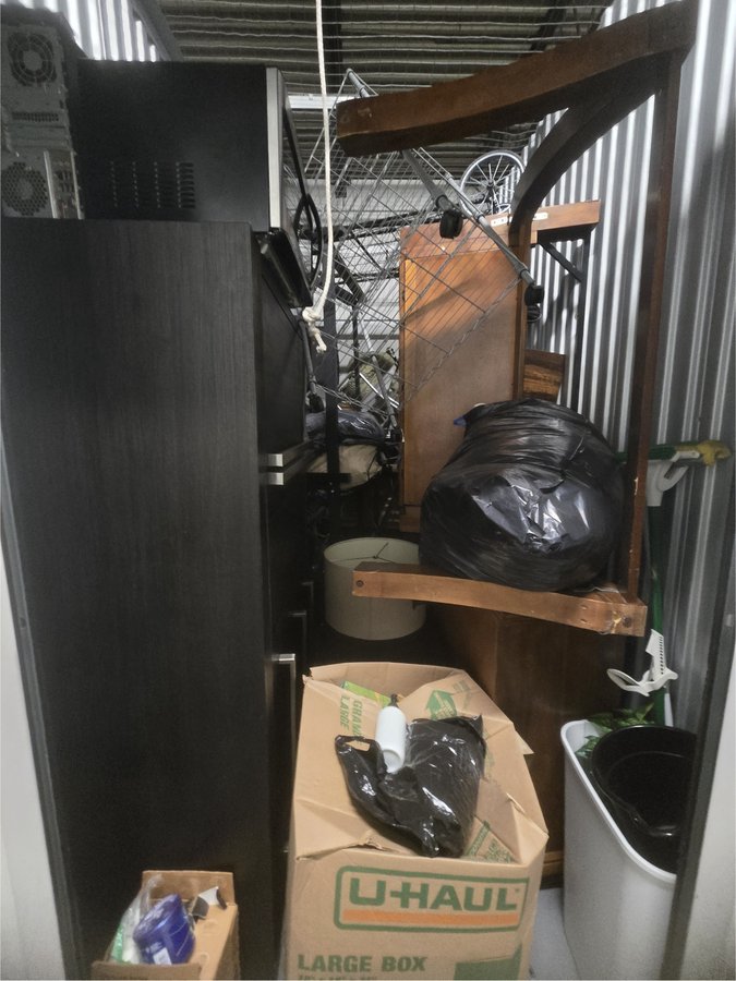 10 x 10 storage unit in West Haven, CT