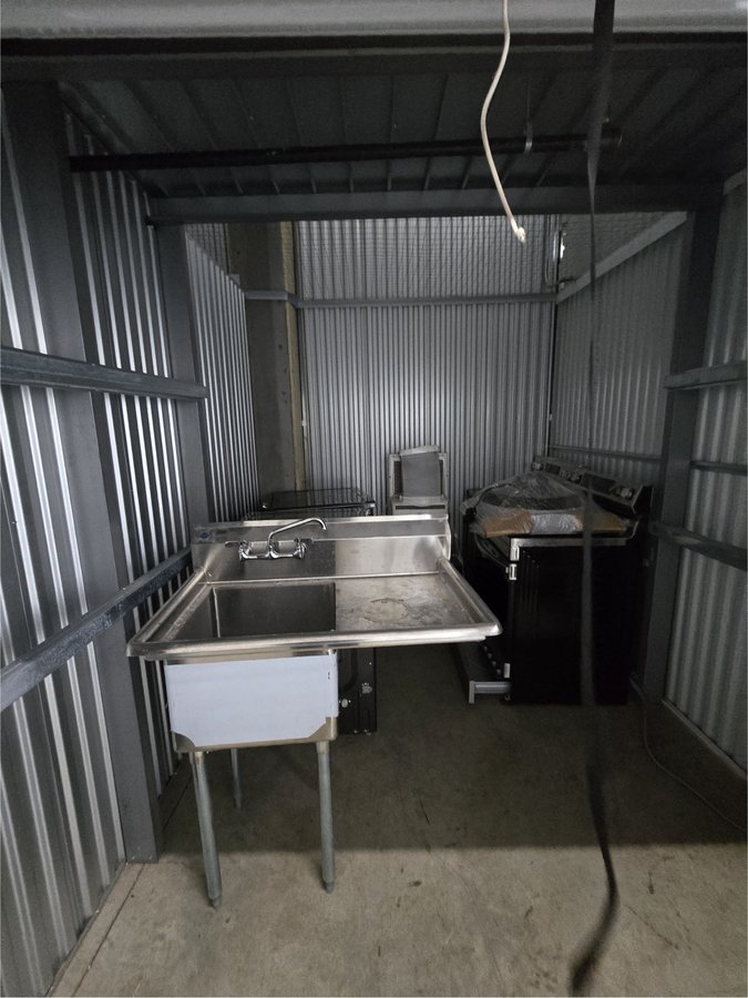 7 x 10 storage unit in Bronx, NY