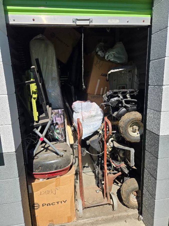 5 x 10 storage unit in La Verne, CA