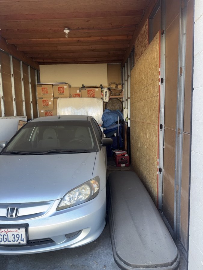 10 x 20 storage unit in Newark, CA