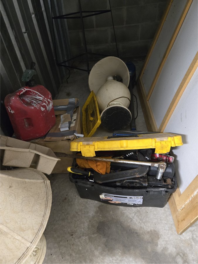 5 x 10 storage unit in Holiday, FL