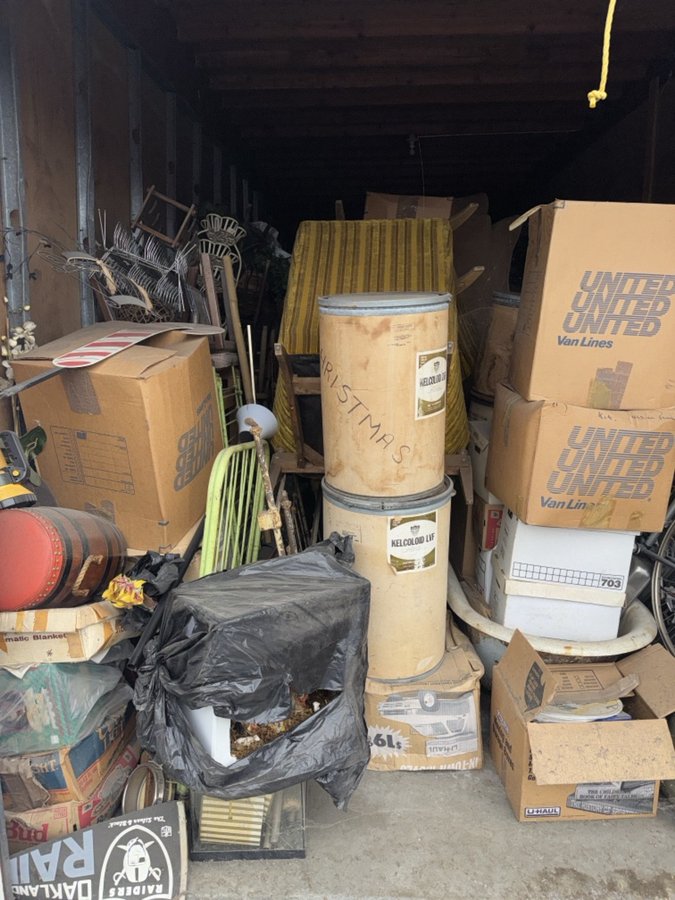 10 x 30 storage unit in Fremont, CA