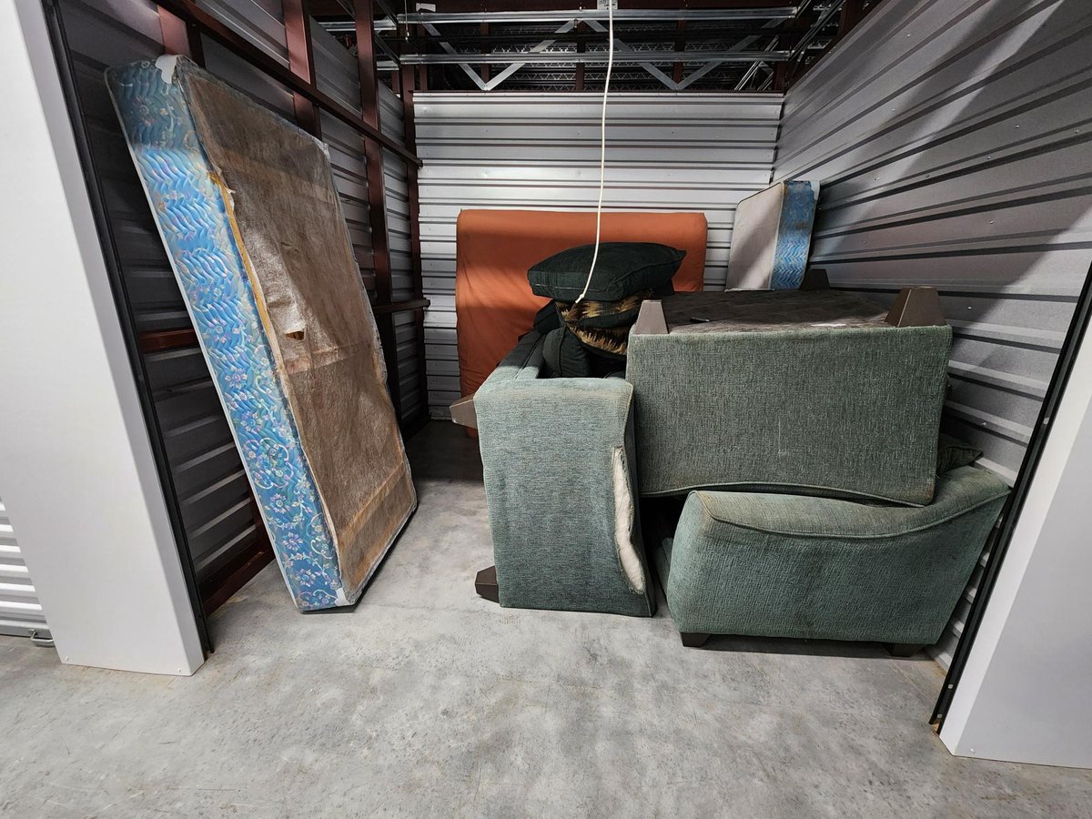 10 x 10 storage unit in Lithonia, GA