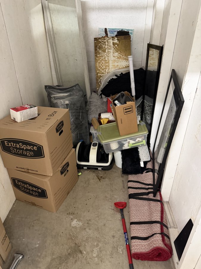 5 x 10 storage unit in Oakland Park, FL