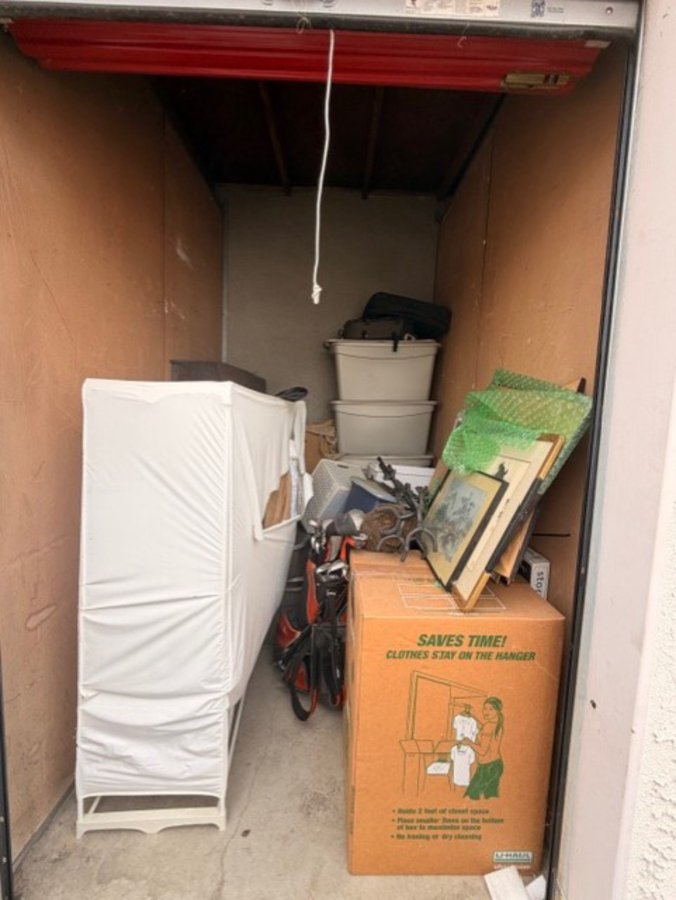 5 x 8 storage unit in Irvine, CA