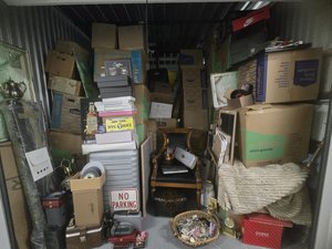 10 x 10 storage unit in West Haven, CT
