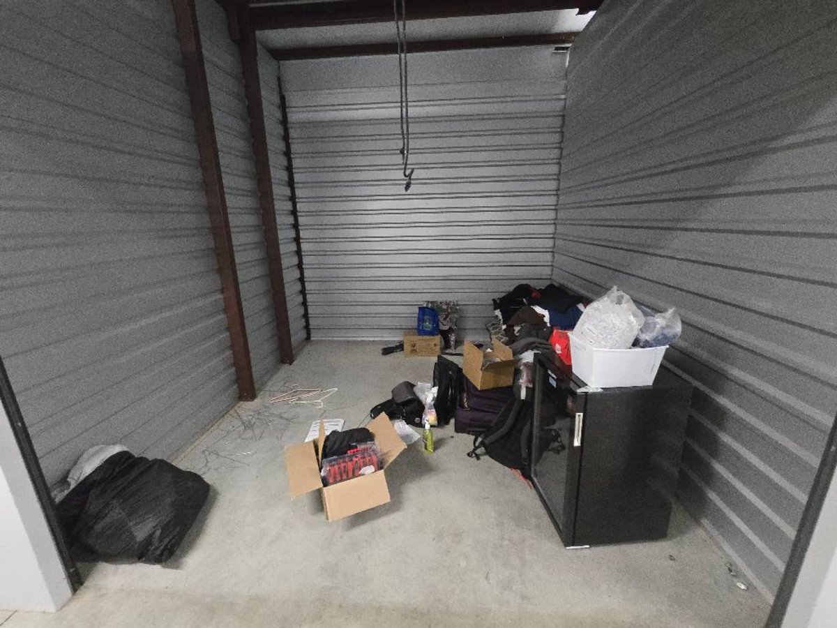10 x 10 storage unit in Indianapolis, IN
