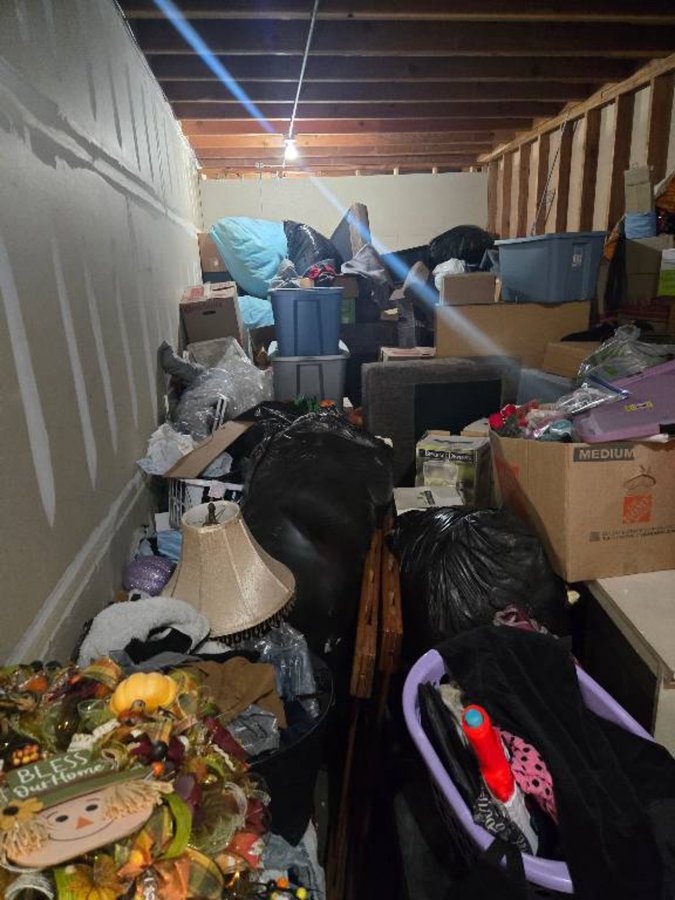 27 x 10 storage unit in Upland, CA
