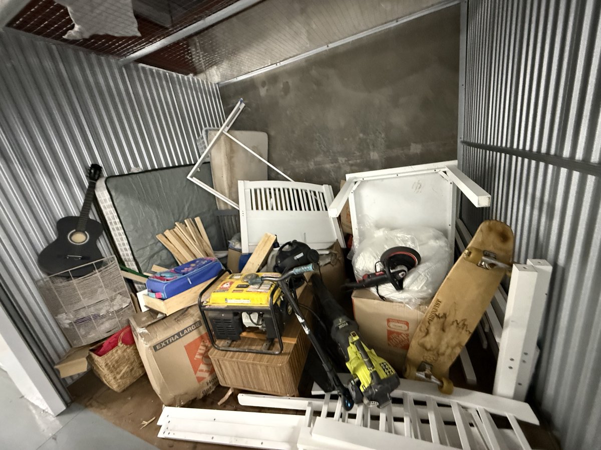 10 x 10 storage unit in Anaheim, CA