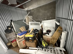 10 x 10 storage unit in Anaheim, CA