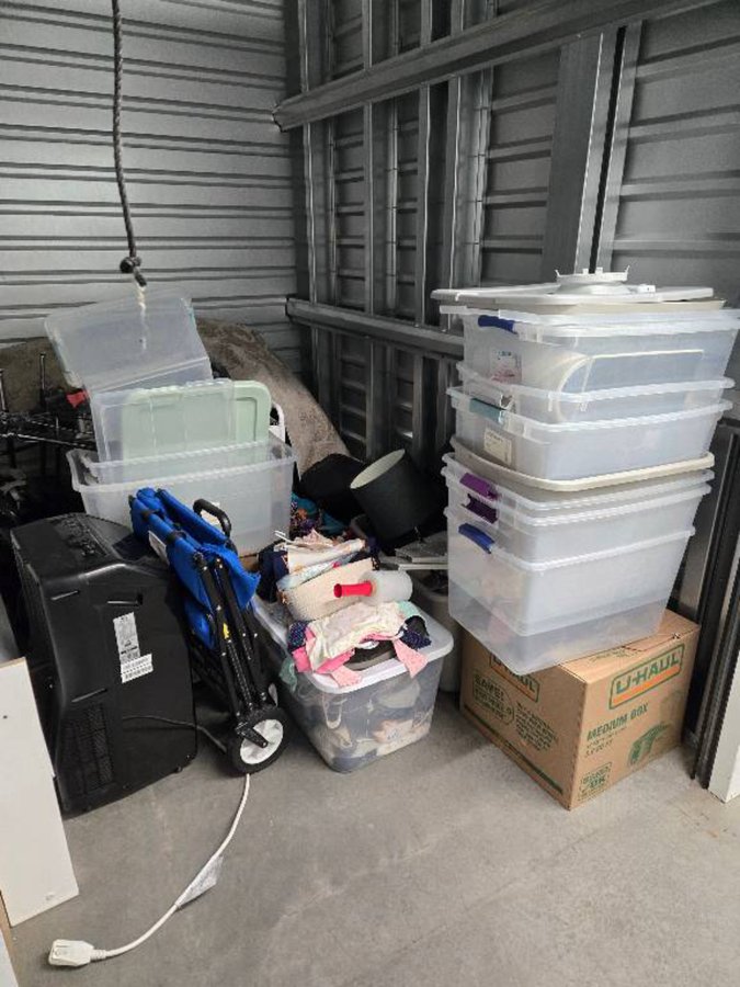 10 x 10 storage unit in Tigard, OR