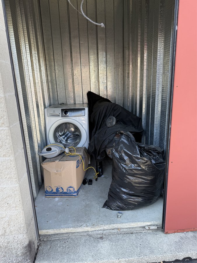 5 x 8 storage unit in Novi, MI