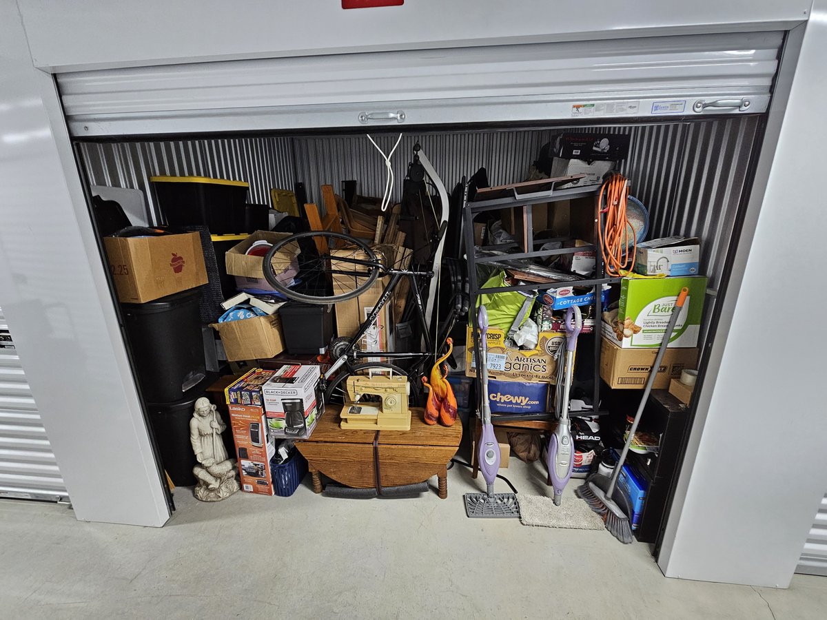 10 x 10 storage unit in Shoreline, WA