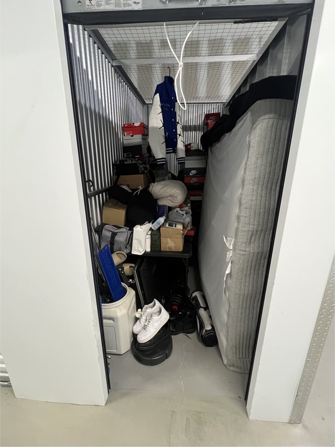 5 x 10 storage unit in Launderhill, FL