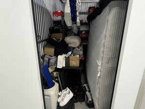 5 x 10 storage unit in Launderhill, FL