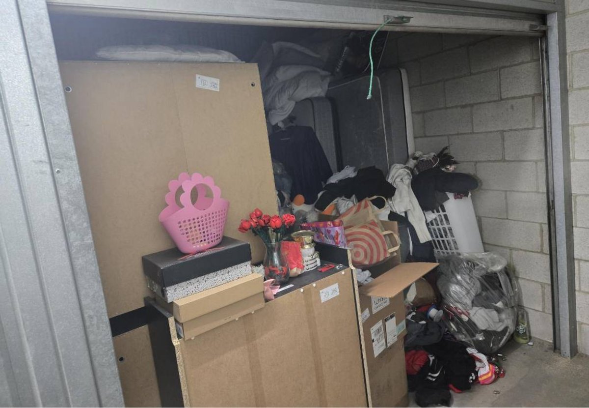 10 x 10 storage unit in Lancaster, CA