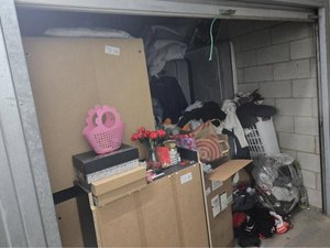 10 x 10 storage unit in Lancaster, CA