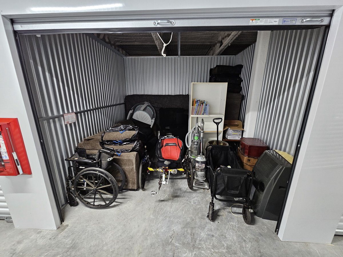10 x 10 storage unit in Shoreline, WA