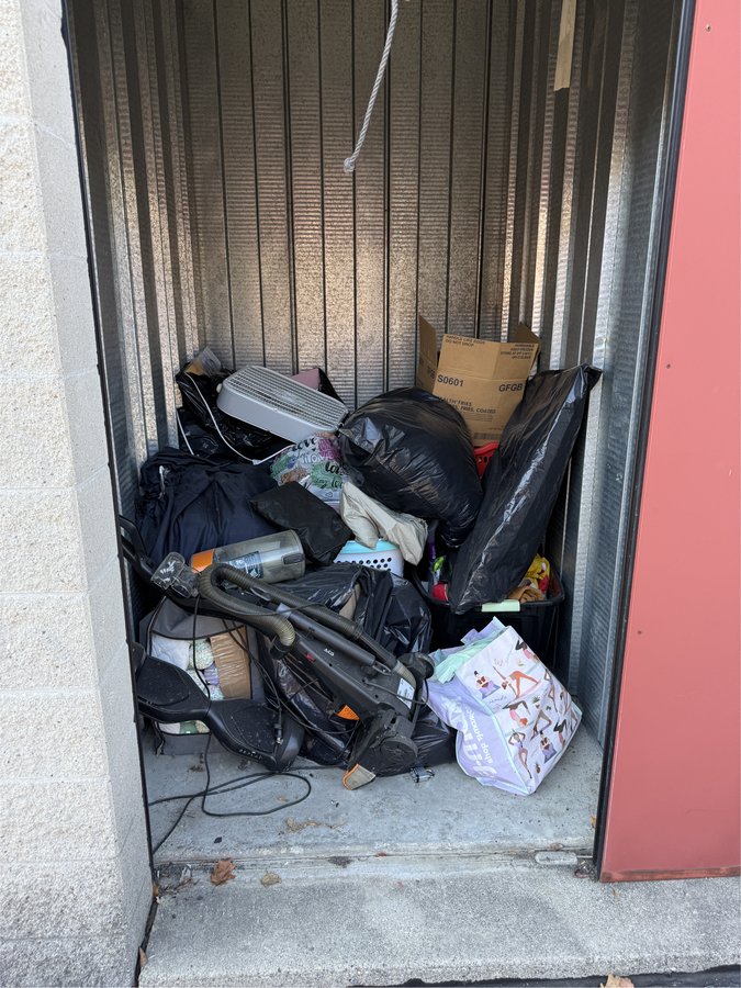 5 x 8 storage unit in Novi, MI