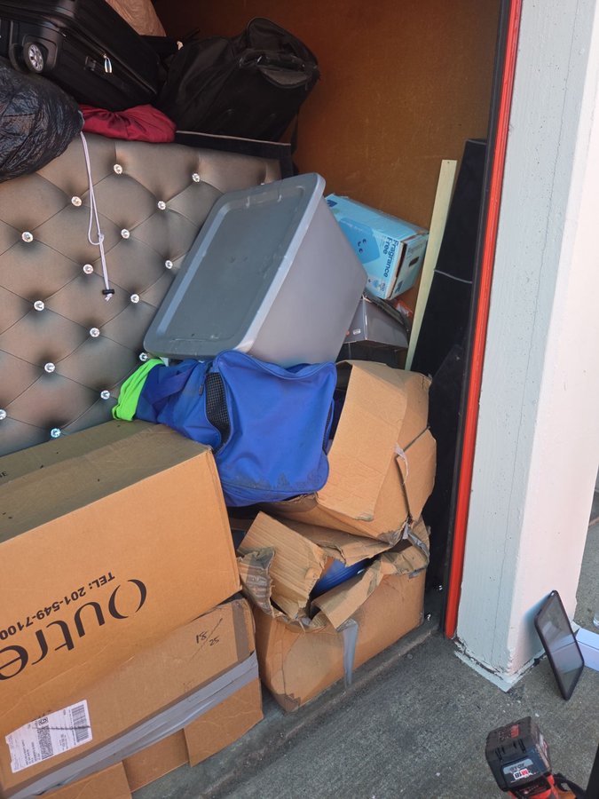 10 x 10 storage unit in Sacramento, CA