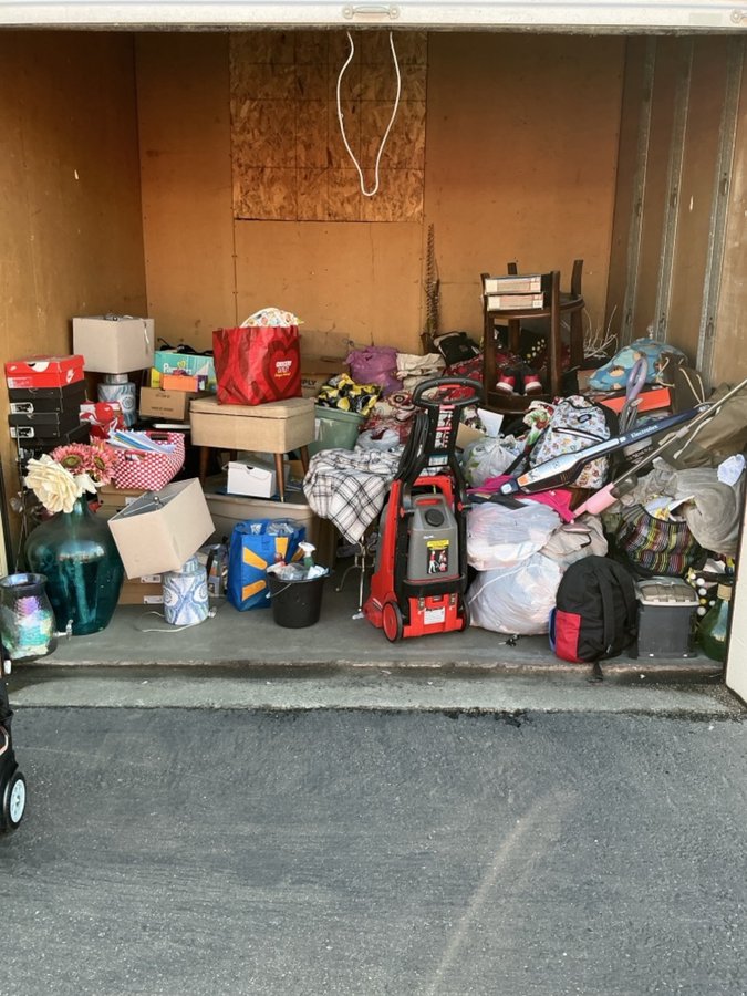 10 x 10 storage unit in Stockton, CA