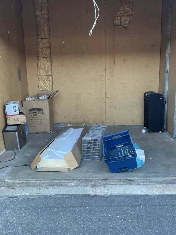 10 x 10 storage unit in Stockton, CA