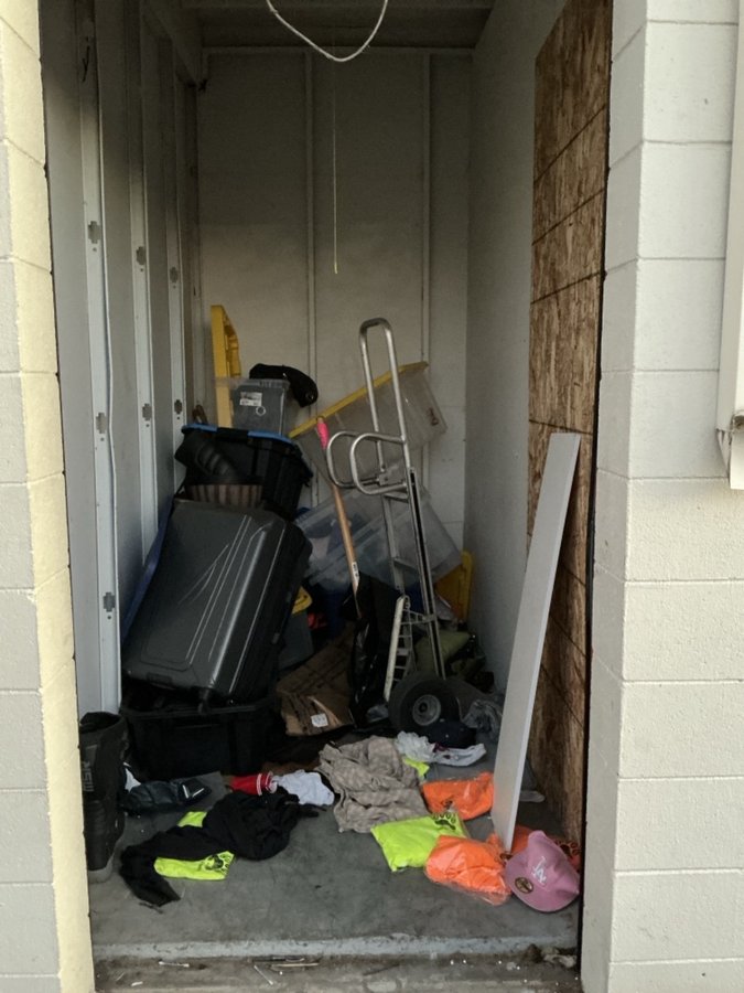 5 x 10 storage unit in Stockton, CA