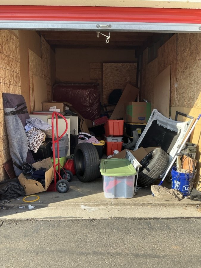 10 x 20 storage unit in Stockton, CA