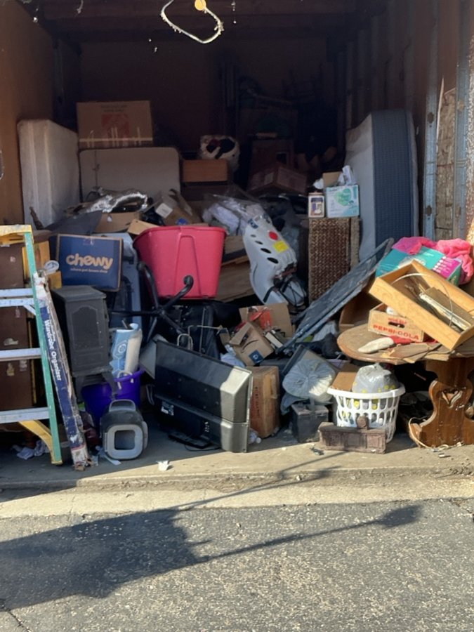 10 x 20 storage unit in Stockton, CA