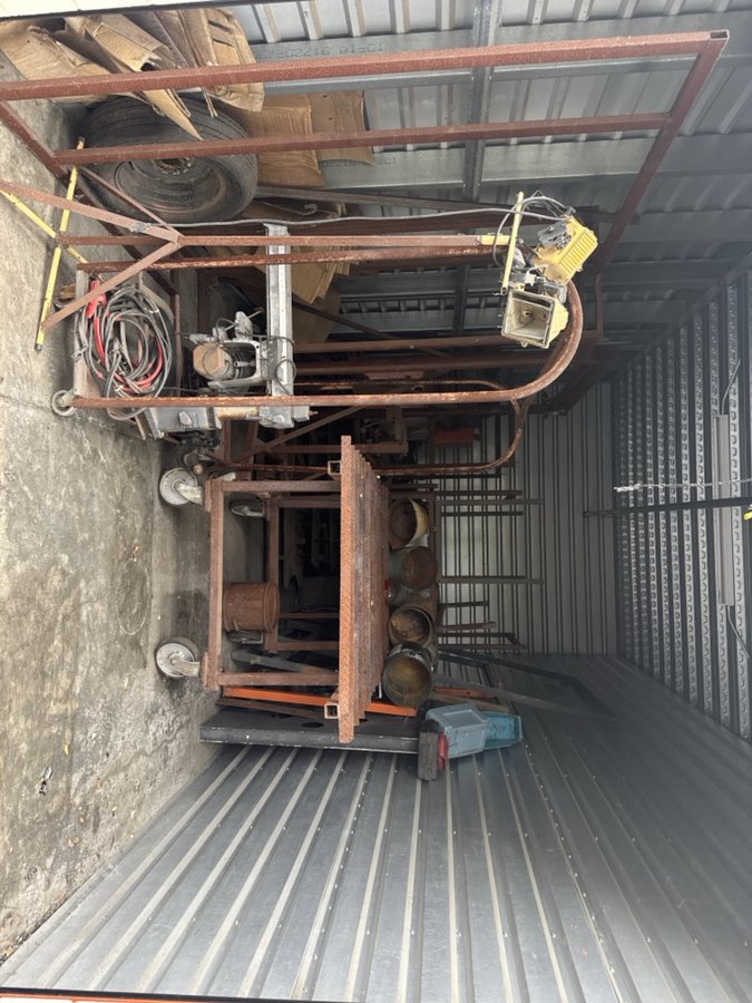 10 x 20 storage unit in Hayward, CA