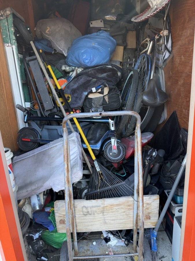 5 x 12 storage unit in Hayward, CA