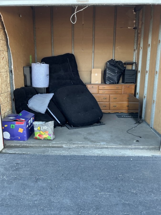 10 x 10 storage unit in Stockton, CA