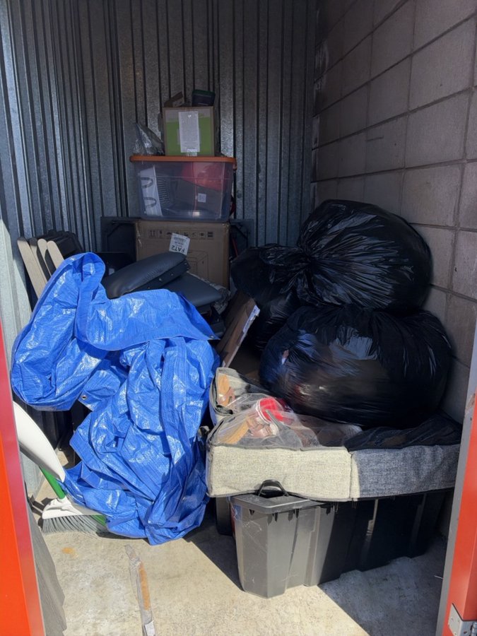 5 x 8 storage unit in Hayward, CA