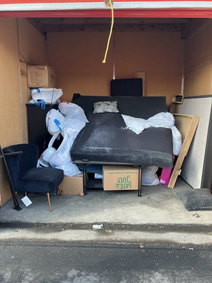 10 x 10 storage unit in Stockton, CA