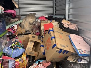10 x 10 storage unit in Hayward, CA